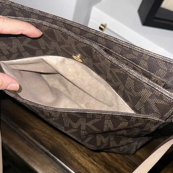 Michael Kors Satchel Monogram - Picture 3 of 4